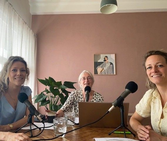 Liesbeth Mevissen met Marike de Ruijter-van de Hel en Linda Ermers